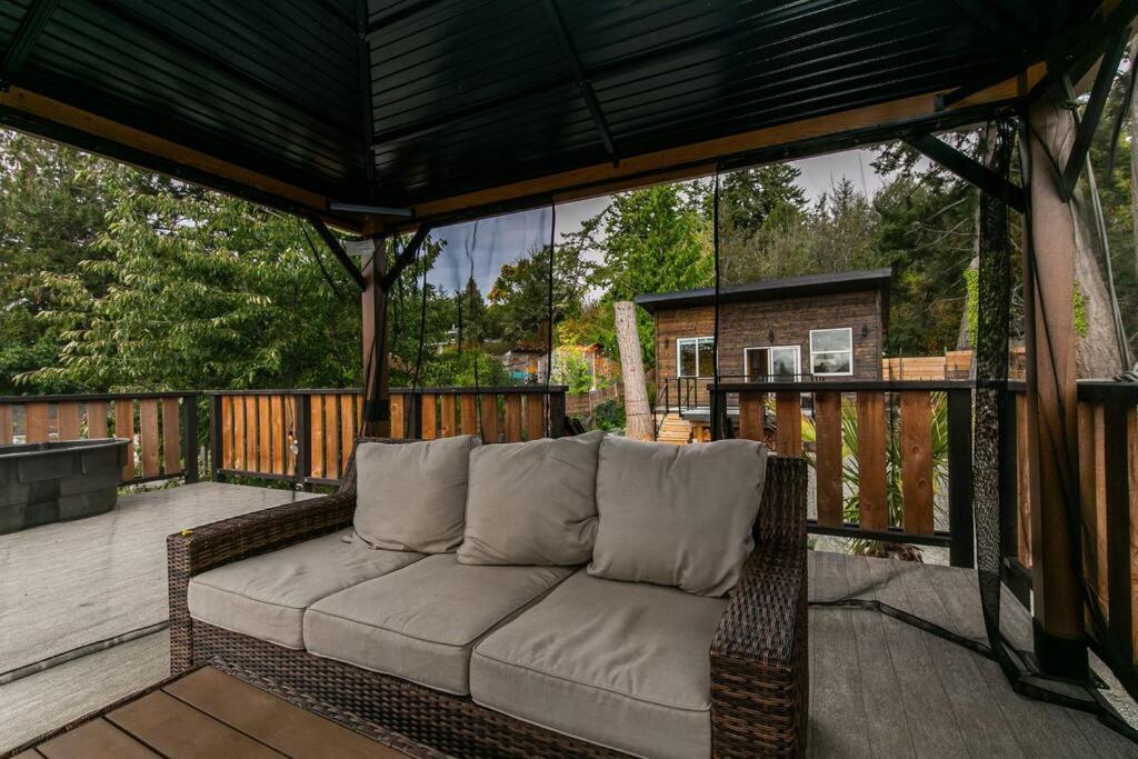 1-Bedroom Knotty Pine Cabin W Sauna & Jacuzzi Sooke Bagian luar foto