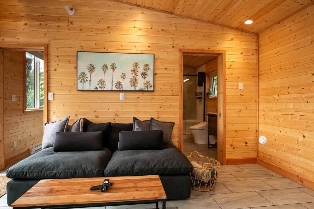 1-Bedroom Knotty Pine Cabin W Sauna & Jacuzzi Sooke Bagian luar foto