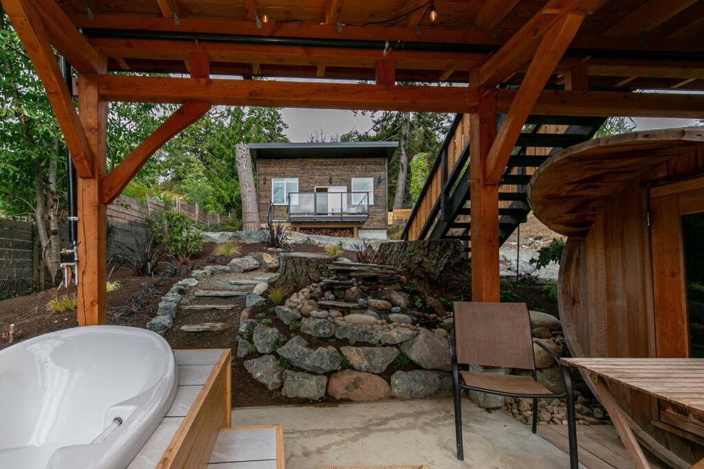 1-Bedroom Knotty Pine Cabin W Sauna & Jacuzzi Sooke Bagian luar foto