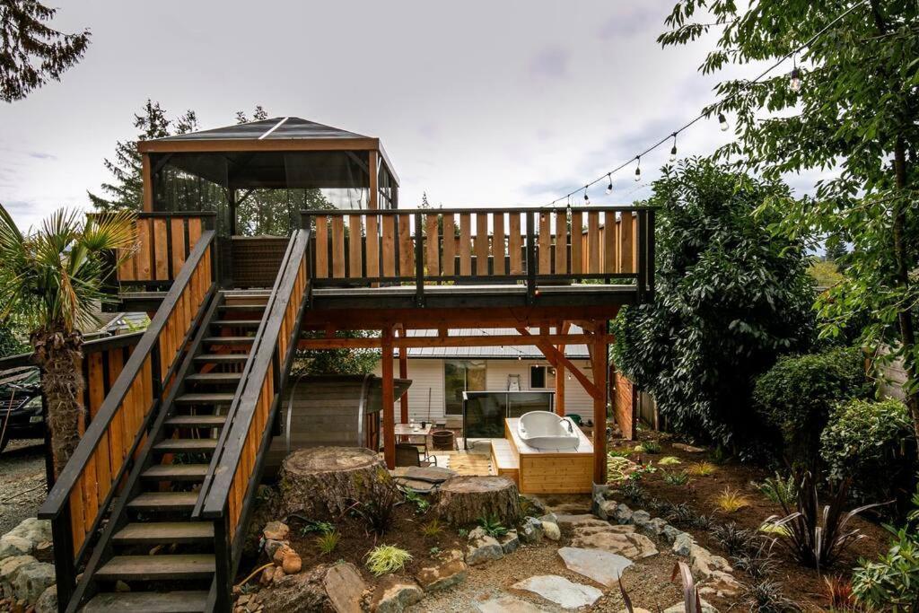 1-Bedroom Knotty Pine Cabin W Sauna & Jacuzzi Sooke Bagian luar foto